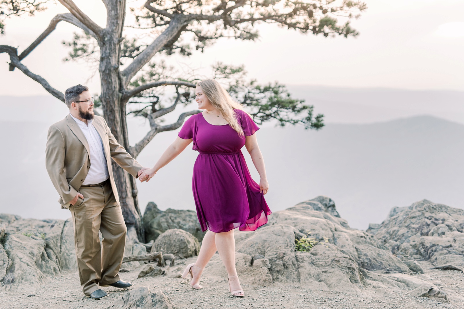 ravens-roost-overlook-virginia-mountains-engagement-session-photo_5107.jpg