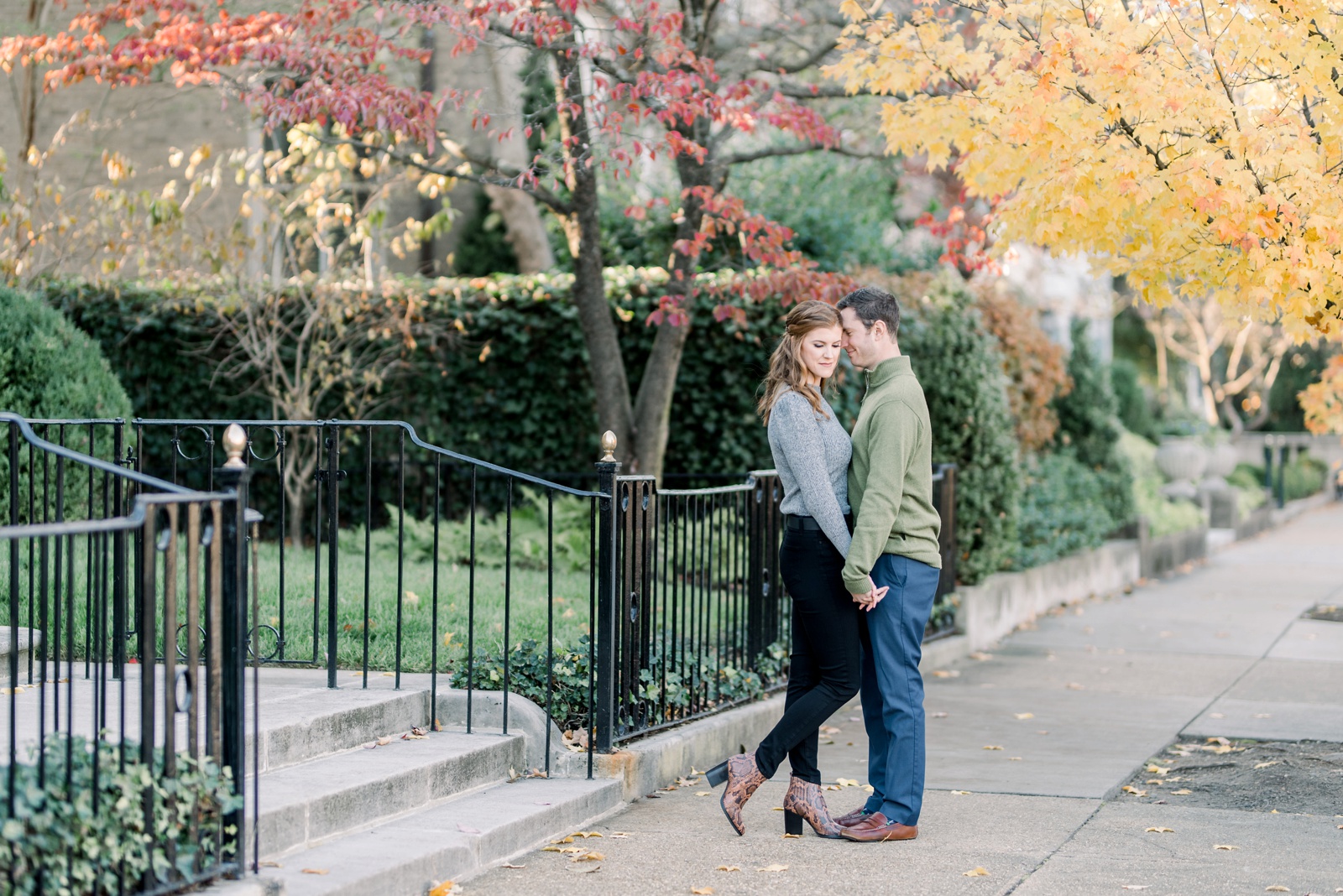 richmond-virginia-monument-avenue-state-capitol-fall-engagement-session-photo_9199.jpg