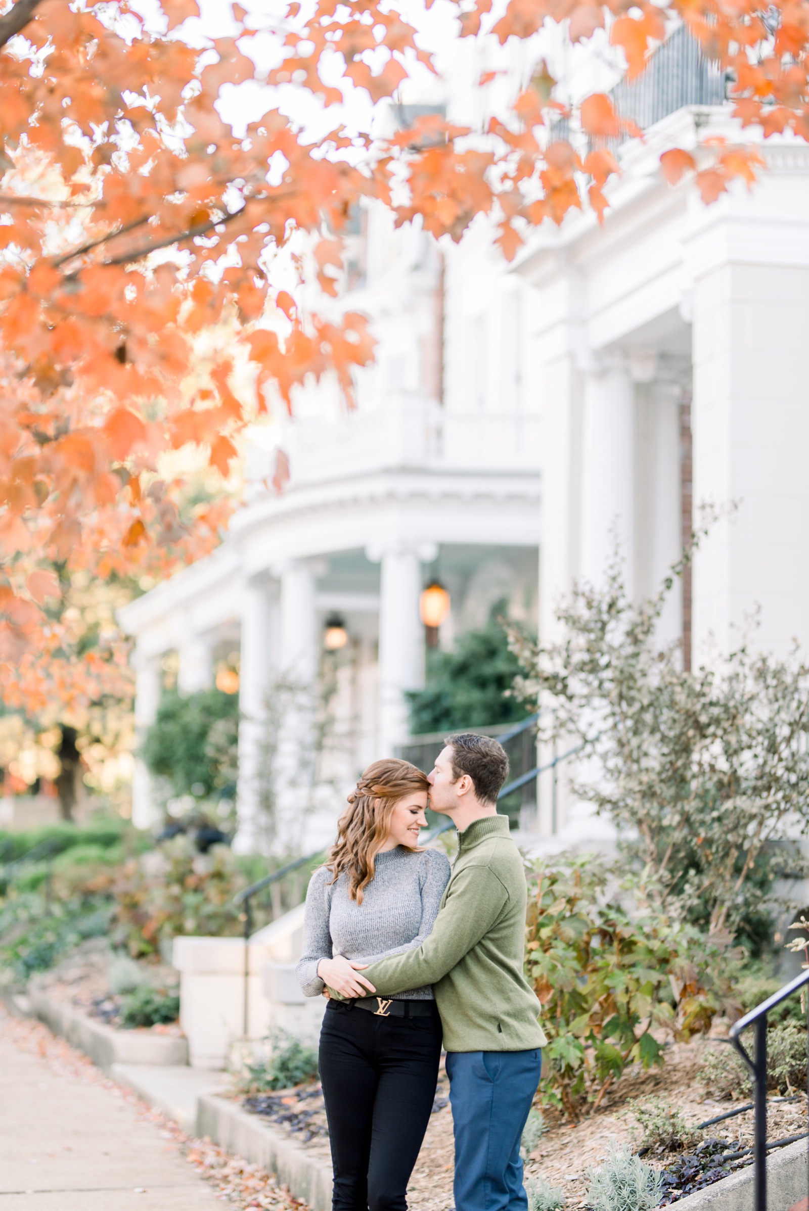 richmond-virginia-monument-avenue-state-capitol-fall-engagement-session-photo_9200.jpg