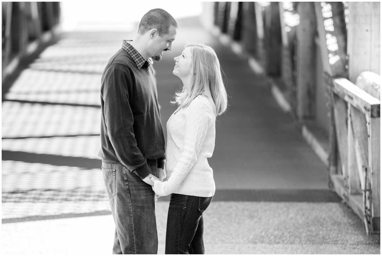 busch gardens williamsburg christmastown virginia engagement pictures